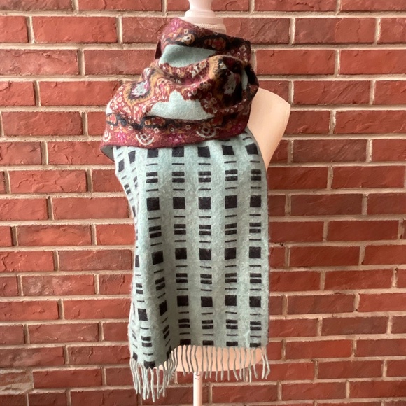 Amicale Cashmere Reversible Fringed Floral Graphic Scarf 12”x68” NWOT - Picture 7 of 8